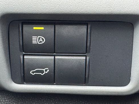 Used 2021 Toyota Highlander XLE image 23