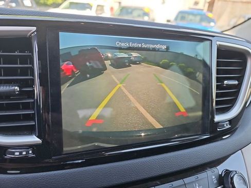 Used 2024 Chrysler Pacifica Touring-L FWD image 26