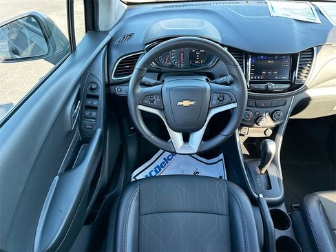 Certified 2022 Chevrolet Trax LT w/ LT Convenience Package image 20