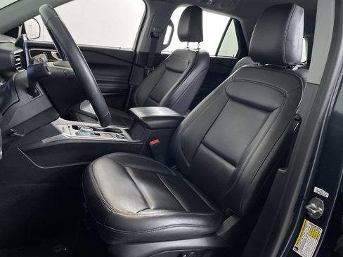 Used 2022 Ford Explorer XLT w/ Equipment Group 202A AWD/4WD image 12
