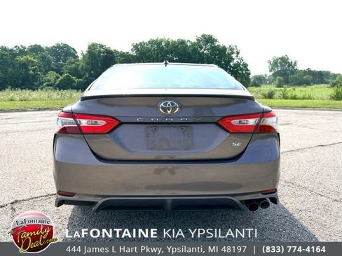 Used 2019 Toyota Camry SE FWD image 4