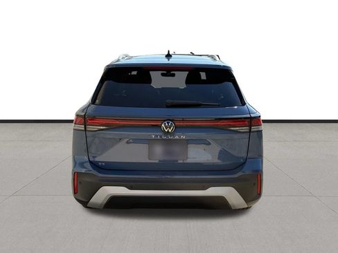 Used 2025 Volkswagen Tiguan SE FWD image 6