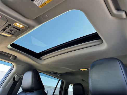 Used 2021 Toyota Highlander Limited image 22