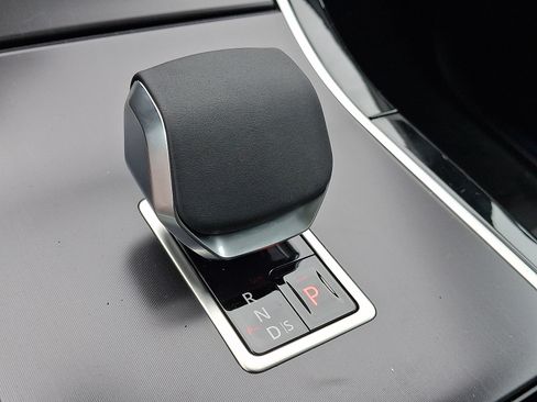 New 2026 Land Rover Range Rover Evoque Hoxton AWD/4WD image 11
