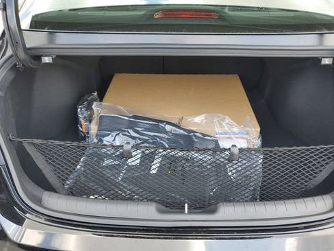 New 2026 Hyundai Elantra Limited FWD image 8