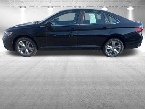 Used 2023 Volkswagen Jetta SE FWD image 2