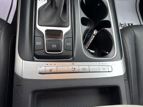 Used 2023 Kia Carnival LX image 13