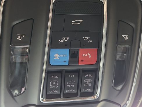 Used 2024 Jeep Grand Cherokee Limited w/ Black Appearance Package image 22