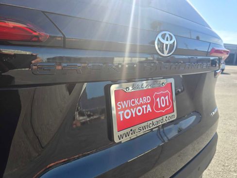 Used 2024 Toyota Grand Highlander Limited image 17