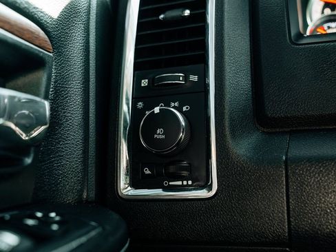 Used 2018 RAM 2500 Laramie w/ Convenience Group image 24