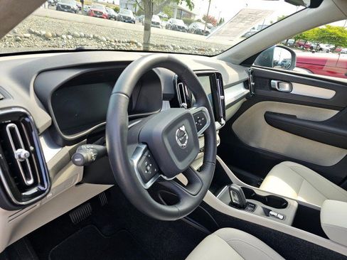 Used 2019 Volvo XC40 T5 Momentum image 26