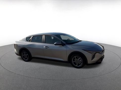 Used 2025 Kia K4 LXS image 2