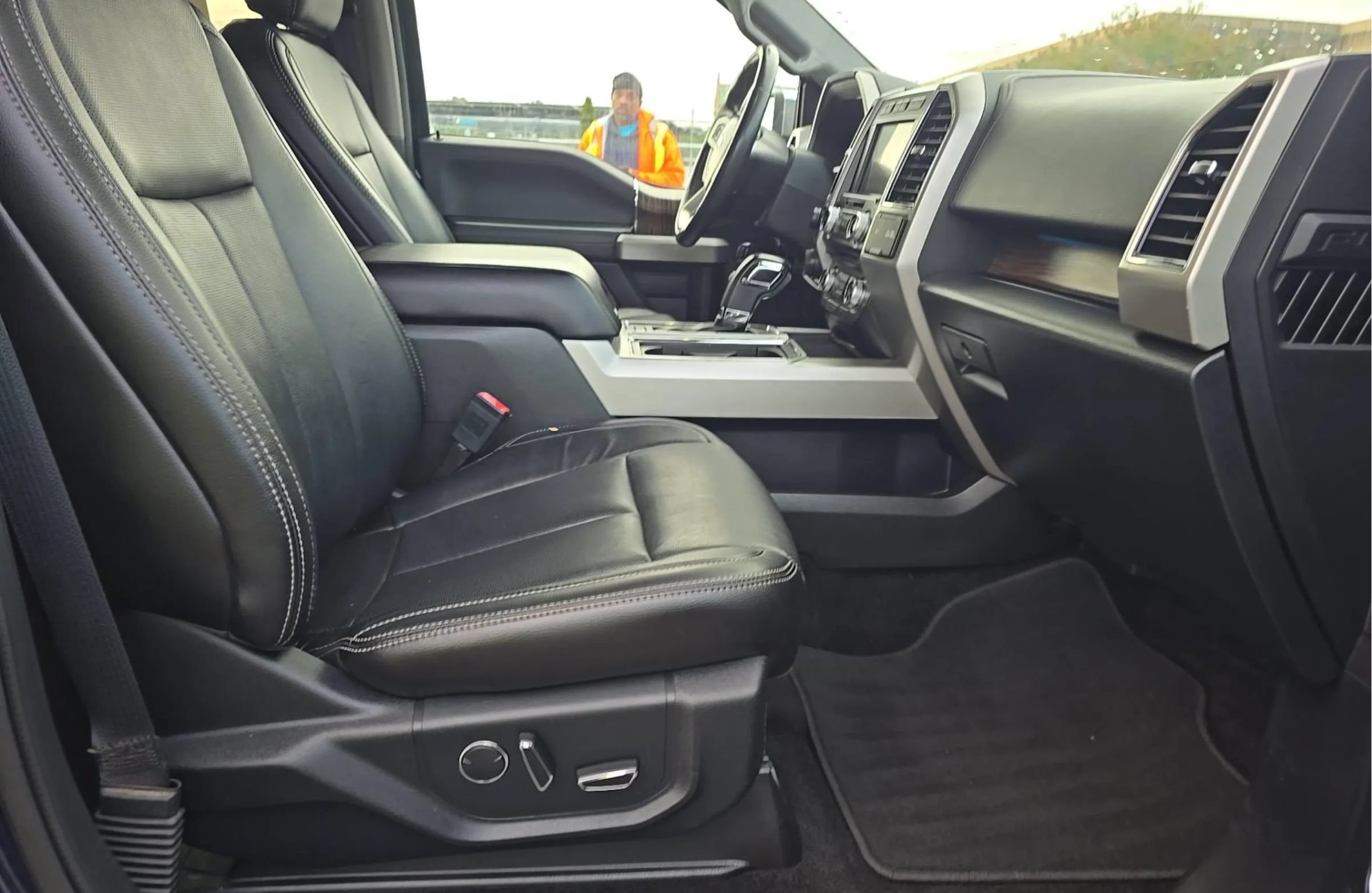 Used 2018 Ford F150 Lariat w/ Equipment Group 502A Luxury AWD/4WD image 13
