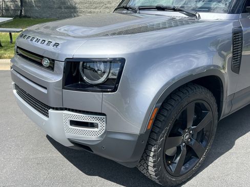 Certified 2023 Land Rover Defender 90 SE image 13