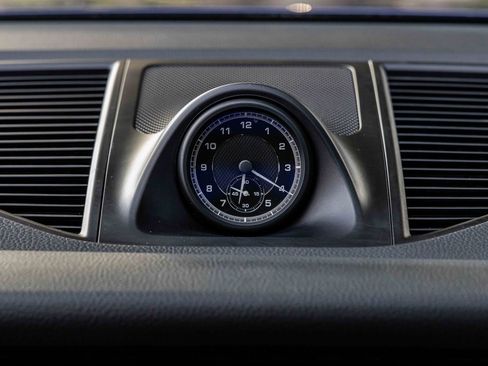 Used 2022 Porsche Macan image 11