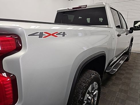 Used 2022 Chevrolet Silverado 2500 Custom w/ Custom Convenience Package image 9
