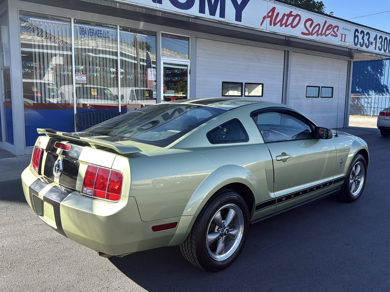 Used 2006 Ford Mustang Coupe RWD image 3