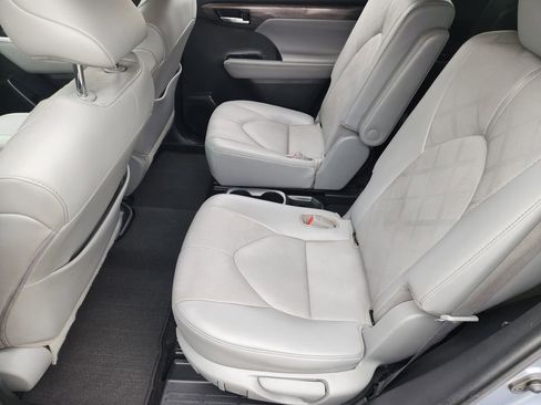 Used 2021 Toyota Highlander Platinum image 20