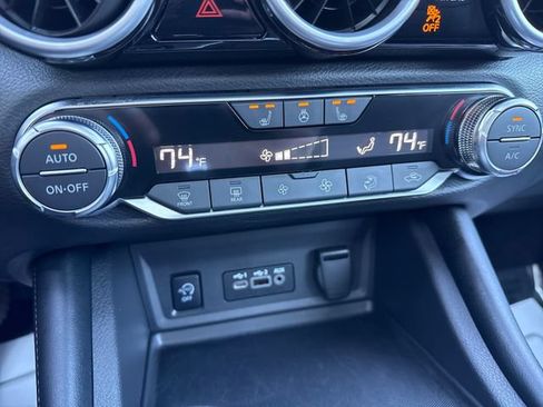 Used 2025 Nissan Sentra SR w/ SR Premium Package FWD image 33