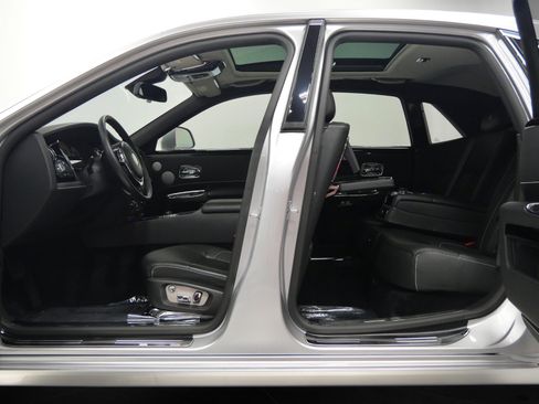 Used 2013 Rolls-Royce Ghost RWD image 34