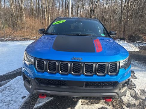Used 2025 Jeep Compass Trailhawk image 2