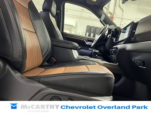 Used 2025 Chevrolet Silverado 1500 High Country w/ Technology Package AWD/4WD image 34