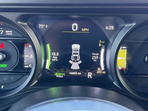 Certified 2025 Jeep Wrangler Unlimited Sahara w/ Safety Group AWD/4WD image 24