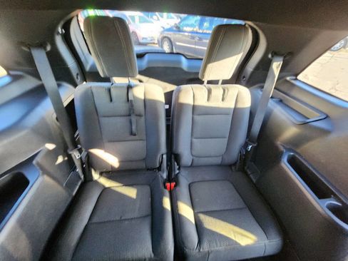 Used 2016 Ford Explorer XLT image 19