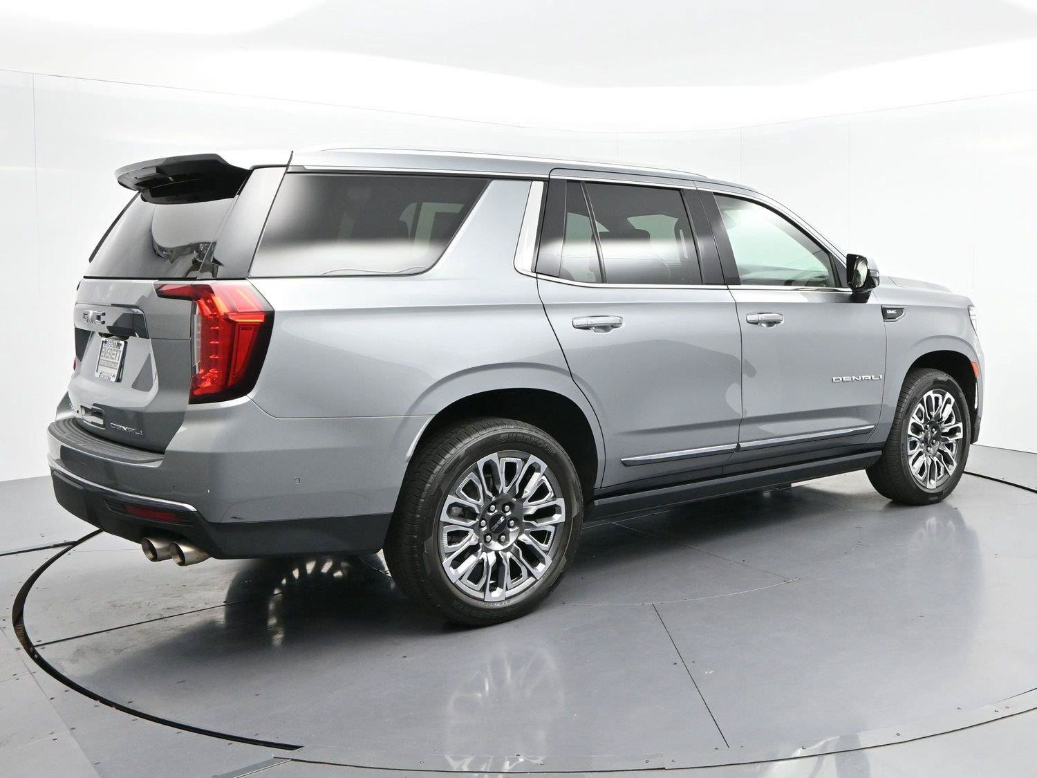 Used 2023 GMC Yukon Denali Ultimate AWD/4WD image 7