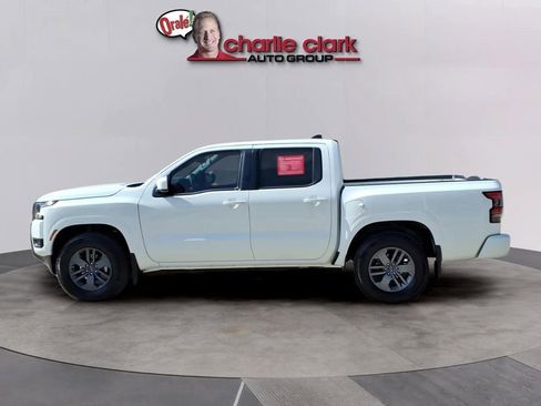 Used 2025 Nissan Frontier SV RWD image 2