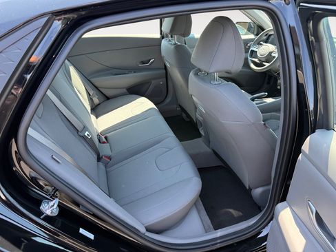 Certified 2026 Hyundai Elantra SE FWD image 18