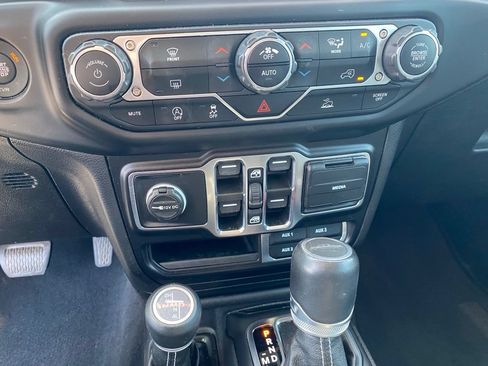 Used 2021 Jeep Gladiator Overland w/ Popular Equipment Package AWD/4WD image 21