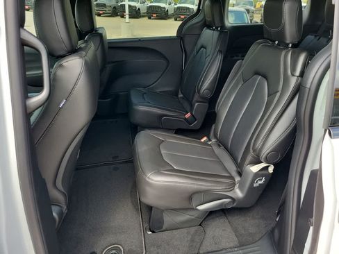 New 2026 Chrysler Pacifica Select FWD image 21
