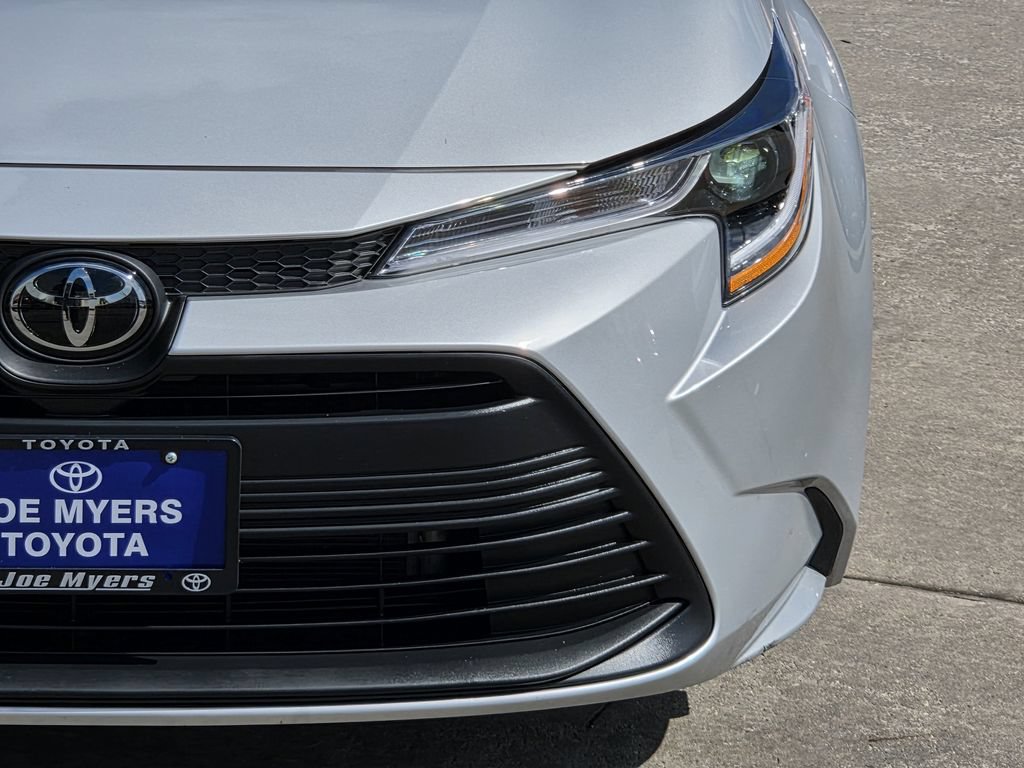Used 2026 Toyota Corolla LE FWD image 4