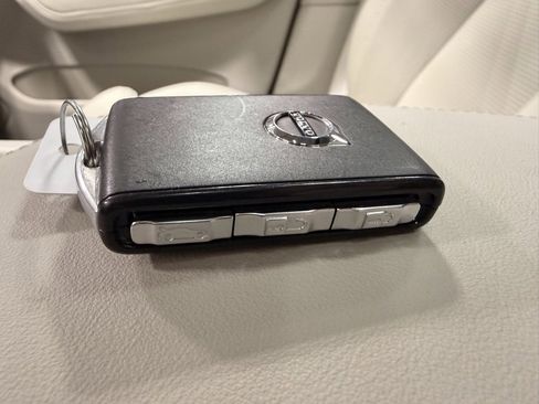 Used 2024 Volvo XC60 T8 Ultimate image 40