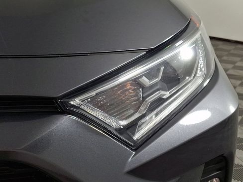 Used 2021 Toyota RAV4 XLE w/ Convenience Package AWD/4WD image 12