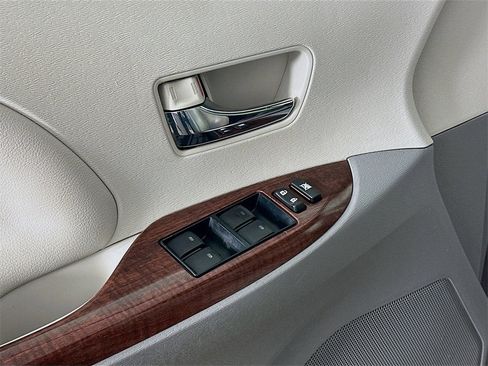 Used 2013 Toyota Sienna XLE image 21