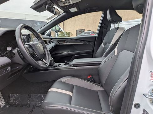 Used 2025 Toyota Camry SE image 15