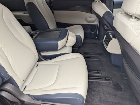 New 2026 Kia Carnival SX Prestige FWD image 11