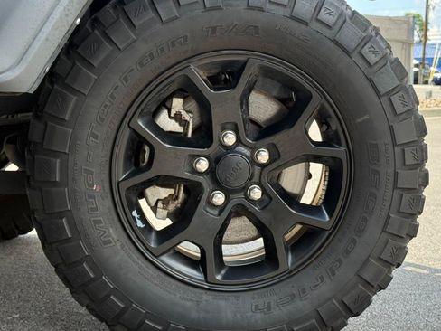 Used 2023 Jeep Wrangler Sport AWD/4WD image 26