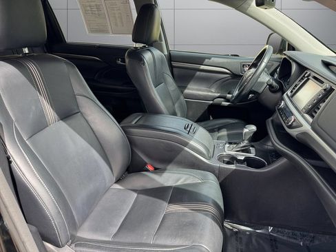 Used 2017 Toyota Highlander SE AWD/4WD image 17