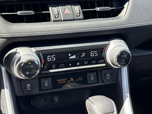 Used 2021 Toyota RAV4 XLE Premium image 22