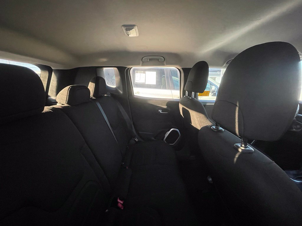 Used 2019 Jeep Renegade Latitude FWD image 8