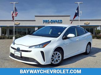 Used 2019 Toyota Prius LE image 1