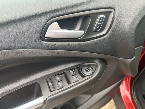 Used 2016 Ford Escape SE w/ Equipment Group 201A FWD image 18