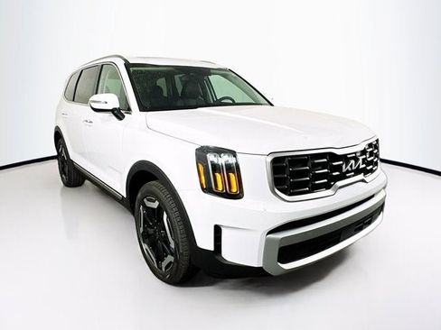 New 2025 Kia Telluride S image 3