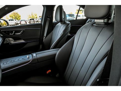 New 2026 Mercedes-Benz E 350 4MATIC Sedan image 9