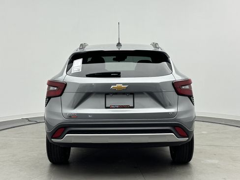 Used 2026 Chevrolet Trax LT FWD image 6