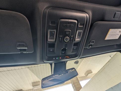 Used 2021 Chevrolet Suburban RST w/ Luxury Package image 31