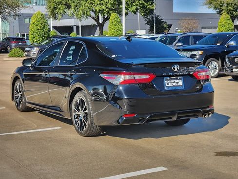 Used 2019 Toyota Camry SE image 5